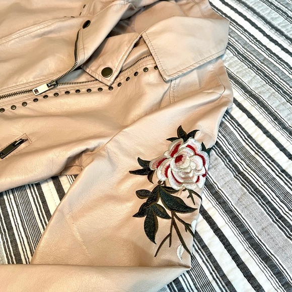 New with tags. Urban Retro pink. Medium. - Picture 2 of 5